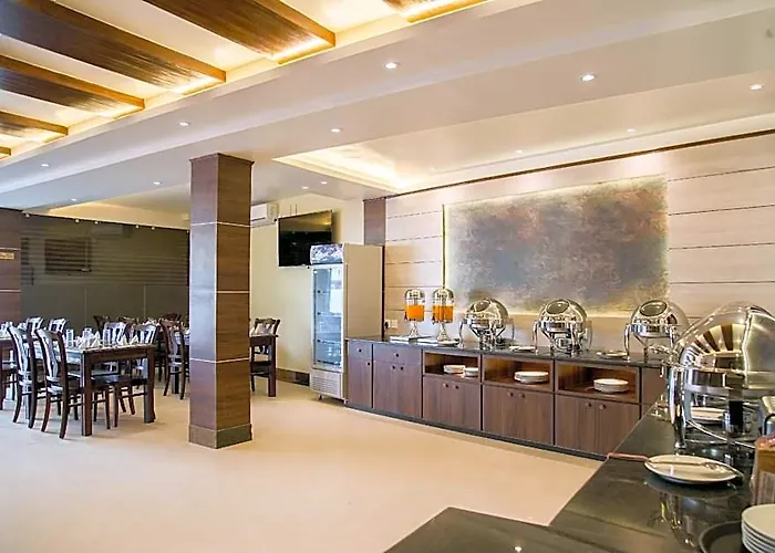 Ganapati Airport Hotel